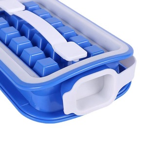 Bandeja de Hielo de Silicona Innovadora de 18 Cubos SIN CONTACTO con Tapa, Herramienta Sostenible para Hacer Helados en el Congelador - Product Image 2