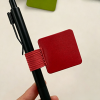 Support de stylo universel auto-adhésif en PU à faible MOQ, attache élastique pour stylo, accessoire pour carnets, agendas et classeurs