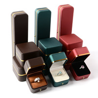 Boîte à bijoux de luxe artisanale chinoise, 50 pièces MOQ, logo personnalisé, boîtes rigides en cuir PU avec dorure à chaud, emballage haut de gamme