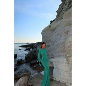 Robe de soirée longue verte Doss avec taille empire luxueuse, idéale pour les fêtes et les bals de promo, taille XL - Product Image 1