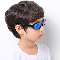 À la mode nouvelles lunettes de soleil de sport pour enfants D816 véritable Protection UV polarisée enduit bleu rouge PC Nylon vente en gros