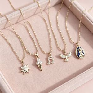 Collier pendentif tendance plaqué or 18 carats avec zircone cubique pour femme, breloques crème glacée, note de musique, colombe, vente en gros - Product Image 2