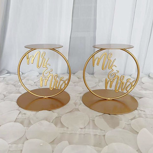 Vàng vòng bánh tách Mr & Mrs bánh hiển thị đứng bàn bảng trung tâm cho đám cưới kỷ niệm bánh bên đạo cụ - Product Image 4