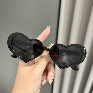 Custom logo Trendy <strong>Party</strong> love Sun <strong>Glasses</strong> Wholesale Fashion Women Heart Shaped Designer Shades Sunglasses 2025 - Product Image 3