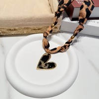 Handgemaakte statement sieraden van zijde, geknoopte sjaal, bandana, bedelketting. Geweldig cadeau voor verjaardag, Moederdag, Valentijnsdag of een andere feestdag.