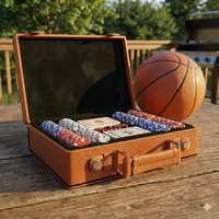OEM ODM Personalisiertes ABS-Sport-Pokerset für Trauzeugen Basketball- & Football-Geschenke Individuell Lasergraviertes Spieleabend-Geschenk CN