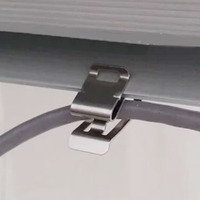 Clip de câble en acier inoxydable à angle droit à deux attaches personnalisé pour la gestion des câbles photovoltaïques
