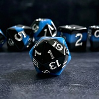 Lot de dés de jeu D&D polyédriques superposés en résine scintillante, noir et bleu nébuleuse, pour jeux de rôle et de société