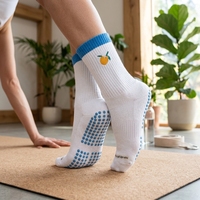 Chaussettes personnalisées brodées en usine pour femmes, antidérapantes, respirantes, en coton, pour le sport et le yoga, vente en gros OEM
