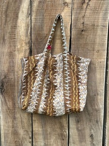 Sac fourre-tout en tissu Kantha de coton bohème, fait main, matelassé, pour le marché, le shopping, écologique, sac à bandoulière, sac de voyage, sac de plage, sac d'épicerie - Product Image 1