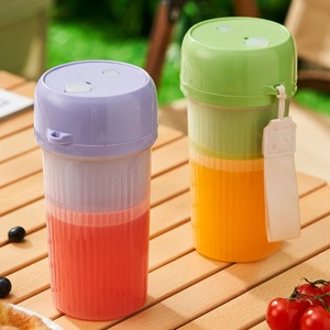 เครื่องปั่นน้ำผลไม้แบบพกพาไร้สาย 12 ใบมีด รุ่นใหม่ ชาร์จไฟผ่าน USB ใช้ปั่นนมปั่น น้ำแข็งบด และทำน้ำผลไม้หลากหลายชนิด - Product Image 4