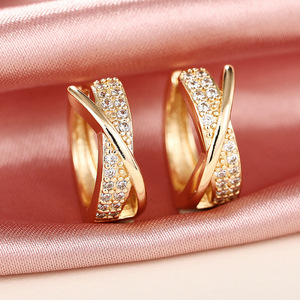 Orecchini a Cerchio con Design Incrociato e Pavé Dorato per Donne, Gioielli Eleganti e alla Moda - Product Image 1