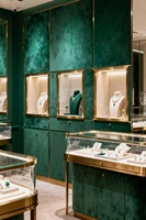 Vitrine à bijoux en velours vert de luxe avec finition dorée - Vitrine haut de gamme pour bijouterie