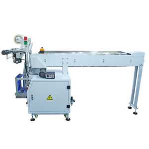 Machine d'emballage manuelle verticale à comptage, avec chaîne d'alimentation, type godet, pour scellage de sacs de matériel - Product Image 4