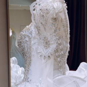 2026 Nuovo Abito da Sposa di Lusso con Diamanti Senza Schienale per Ragazze, Stile Chiesa, Principessa Reale, Gonna con Pizzo Pesante, Scollo a Cuore - Product Image 5