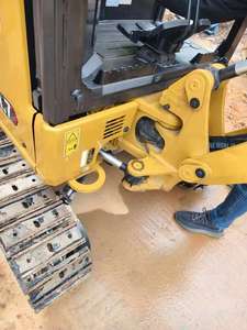 รถขุดขนาดเล็ก CAT301.7 มือสองจากญี่ปุ่น น้ำหนัก 1.7 ตัน ระบบไฮดรอลิกแบบตีนตะขาบ พร้อมปั๊มเกียร์ PLC เครื่องยนต์และมอเตอร์ทรงพลัง เหมาะสำหรับงานเกษตรกรรม ได้รับมาตรฐาน CE - Product Image 4
