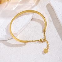 Bracelet minimaliste en forme de cœur avec chaîne de finition en acier inoxydable poli, plaqué or, pour femme, idéal pour le bureau/carrière, nouveauté transfrontalière