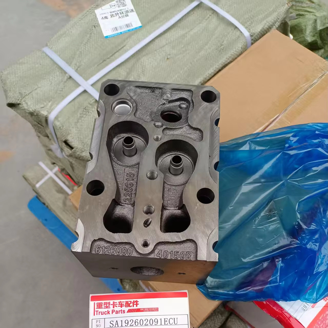 Sino Howo Truck Spare Parts WD615 Engine Parts Cylinder Head 61560040058 61500040040