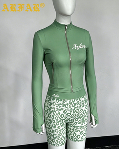 Abbigliamento Estivo Donna 2026: Completo Streetwear con Giacca e Pantaloncini Stampa Ghepardo, Set 3 Pezzi Personalizzabile per Allenamento - Product Image 3