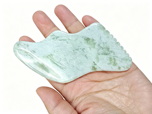 Planche de massage Gua Sha en jade Xiuyan naturel en forme de cœur, personnalisée en gros, pour le soin de la peau et la beauté, outil de massage pour spa et salon - Product Image 5