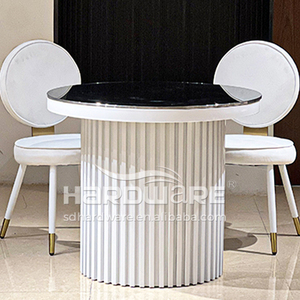 Ensemble de chaises et de table de mariage avec plateau en verre trempé et structure en acier inoxydable au design moderne pour les fêtes - Product Image 1