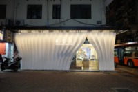 Conception de vitrine et de comptoir pour bijouterie de luxe avec rendu 3D, idée de design d'intérieur pour boutique de montres et de bijoux