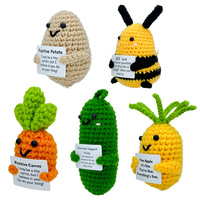 Mini-ornements mignons faits main au crochet, figurines positives en forme de concombre, pomme de terre, ananas, abeille, carotte, figue, décoration de bureau tricotée