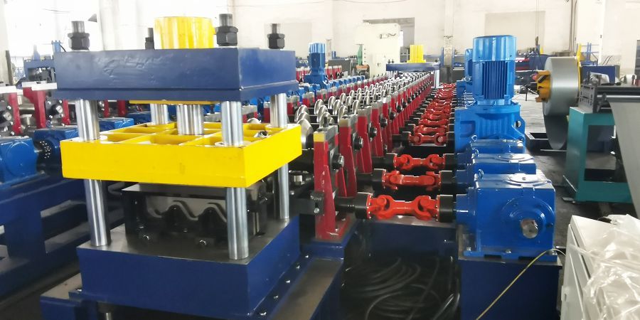 Machine à modeler les roulettes de garde-corps, Rail de protection en acier, faisceau W
