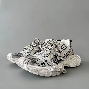 Las zapatillas de diseño retro son adecuadas tanto para hombres como para mujeres, y sus suelas gruesas las convierten en un artículo esencial para otoño e invierno. - Product Image 4