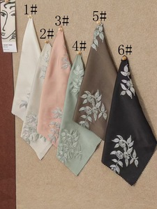 Tela de Encaje Elegante con <span class=keywords><strong>Bordado</strong></span> de Hojas de Satén Suave, Encaje con Flores Bordadas para Vestido Cheongsam, Tela para Vestido de Mujer - Product Image 2