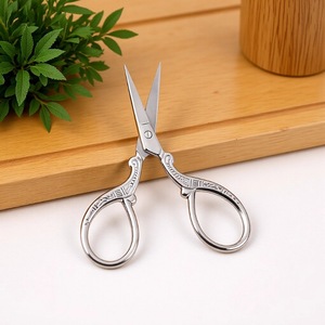 Tijeras de belleza retro de acero inoxidable con diseño de cola de fénix en relieve, recortadores de cejas y nariz, tijeras para manualidades, hechas a mano creativas - Product Image 2