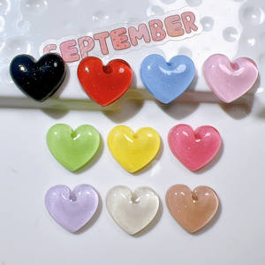 Breloques en résine en forme de cœur peintes à la main, écologiques, avec motif sculpté, style Kawaii, pour la décoration - Product Image 3