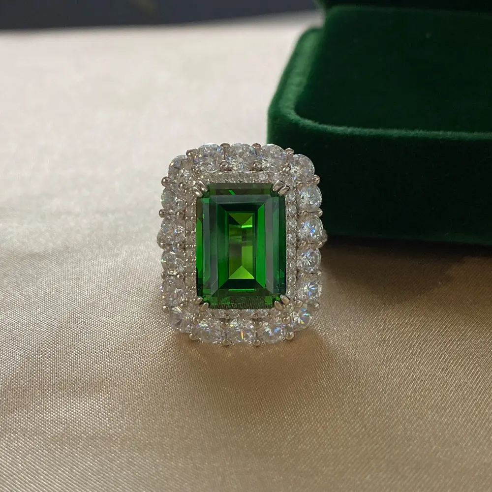 Wholesale customization New design 925 sterling silver ring emerald diamond high-grade jewelry Wedding ring