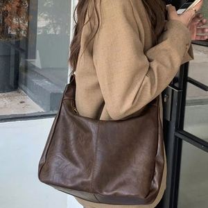 Vintage Korean-Style Women's Crossbody Tote Bag with Large Capacity <b>Zip</b> Closure and Polyester Lining All-Match Single Design - Product Image 1
