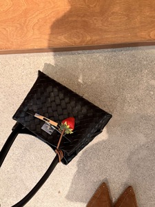 Borsa a tracolla in PU intrecciata artigianale <span class=keywords><strong>Laura</strong></span> Bohemian 2026 di alta richiesta dalla Cina, con ciondolo a fragola e tracolla lunga per donne e ragazze - Product Image 5