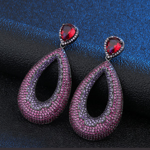 BD-E1364 Chic Boucles <span class=keywords><strong>d</strong></span>'oreilles pendantes longues et larges de luxe pour femmes, serties de pierres en zircone cubique rose chaud et violet, pour les fêtes et les mariages - Product Image 3