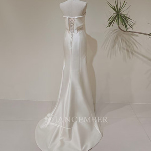 LY147 Magnifiques robes de mariée sirène en satin ivoire à col bateau et laçage - Product Image 3