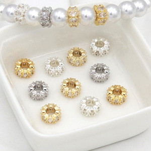 Cuentas espaciadoras de diamantes de imitación con forma de flor, chapadas en oro de 18k y plata sobre cobre, para pulseras, collares y accesorios de joyería DIY. - Product Image 1