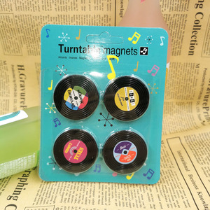 Épingles en émail personnalisées par le fabricant, thème Cassettes rétro nostalgiques années 80 90, avec la citation 'Can I Borrow a Feeling' et l'illustration de la chanteuse Taylor - Product Image 4