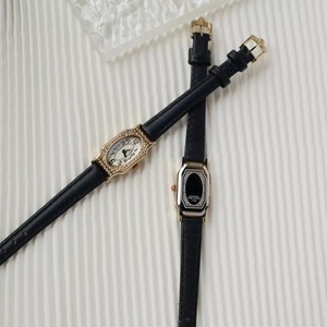 Reloj de Cuarzo Dorado Pequeño para Mujer, Diseño Cuadrado Artístico Retro, Simple y Elegante - Product Image 6