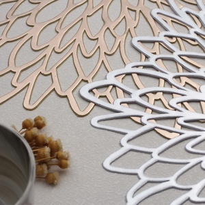 IN MAGAZZINO Scava Fuori Del Fiore di Figura Rotonda Argento <span class=keywords><strong>Tovagliette</strong></span> IN PVC, <span class=keywords><strong>Set</strong></span> di 6 - Product Image 5