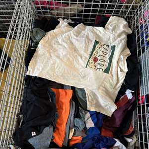 C09 Vente en gros de balles de t-shirts d'occasion à col rond, mélangés, confortables, de haute qualité, vêtements décontractés d'été pour hommes - Product Image 5