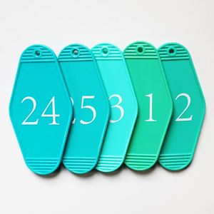Porte-clés personnalisé en acrylique souple avec logo couleur, motif dessin animé imprimé par gravure, style rétro vintage pour chambre de motel ou hôtel - Product Image 4