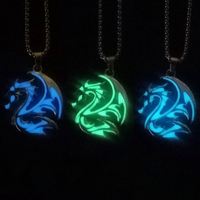 Collier Lumineux Hiphop Rock en Acier Inoxydable avec Pendentif Dragon en Alliage, Idéal pour la Danse Nocturne et les Soirées Glow-in-the-Dark