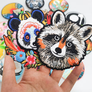 Tùy Chỉnh Thiết Kế Logo Thư May Trên Thêu Các Bản Vá Lỗi Sắt Trên Hat Quần Áo Tùy Chỉnh Móc Vòng Dệt Thêu Các Bản Vá Lỗi - Product Image 1