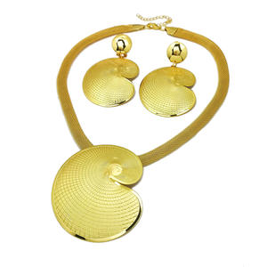 Nouvelle Tendance 2025 : Bijoux Classiques Exagérés en Gros pour Femmes, Forme XOXO, Style Islamique, Plaqué Or, Alliage, Cristal et Strass - Product Image 2