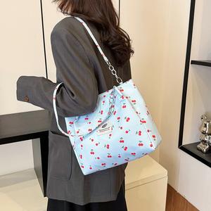 2025 nova bolsa de ombro com estampa cereja em preto/azul/branco/rosa, grande capacidade, sacola de lona feminina - Product Image 3