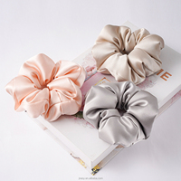 Scrunchie en Soie de Mûrier 6A Personnalisé avec Logo, 6cm, 100% Soie Pure Rembourrée, Brodé, Bandeau Cheveux Tendance en Soie