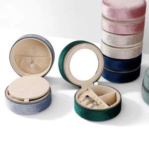 Boîte à bijoux moderne et élégante en velours recyclable avec logo personnalisé, cadre doré, couleurs gris, blanc, rouge, vert, vente en gros - Product Image 3