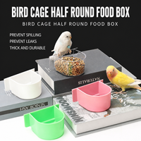 Mangeoire et abreuvoir suspendus modernes en plastique en forme de D, double usage universel pour ménagères, perroquets et petits oiseaux, toutes saisons